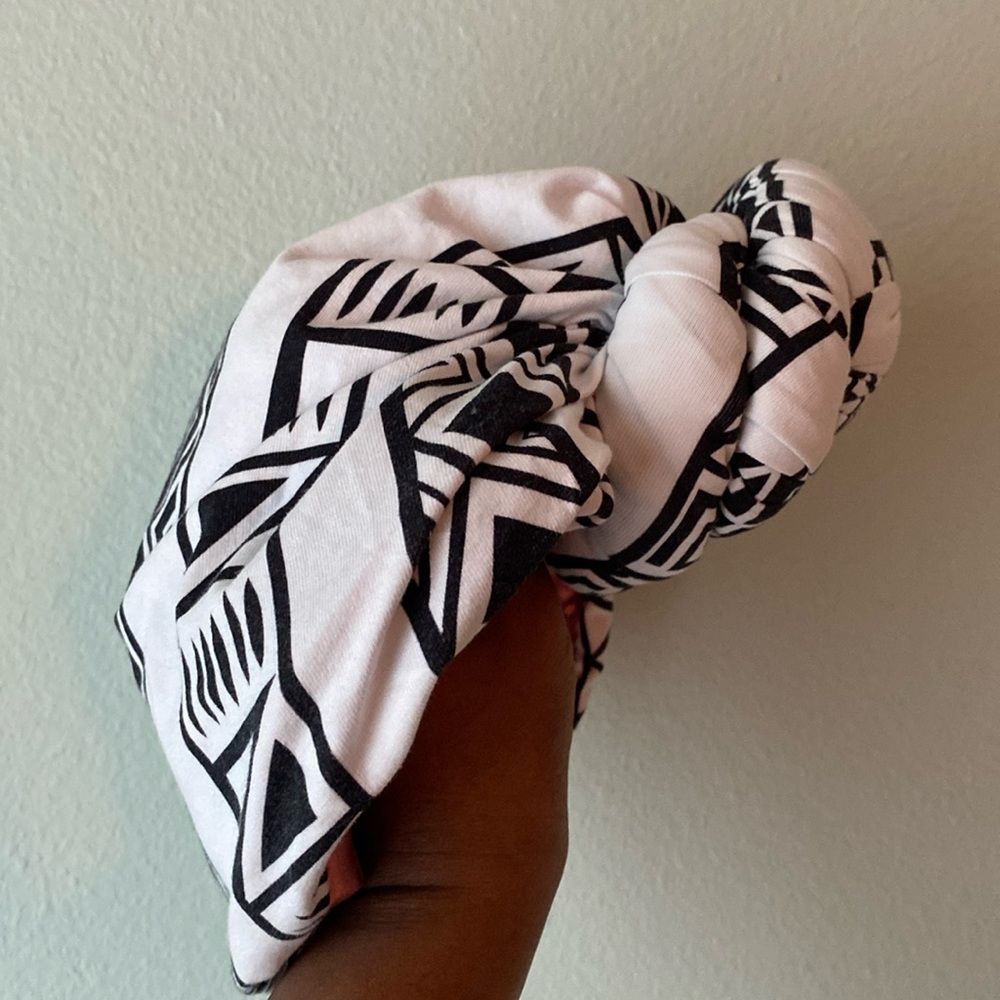 YGN T-Shirt Bun Pre-Tied Headwrap (small/medium)